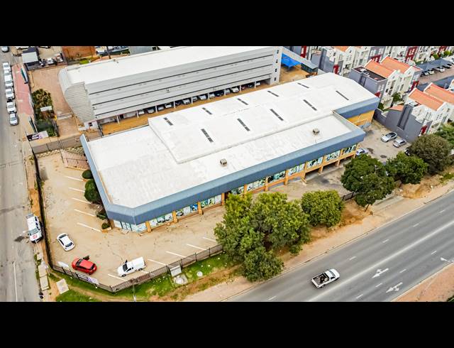 2,200M² WAREHOUSE FOR SALE IN FERNDALE